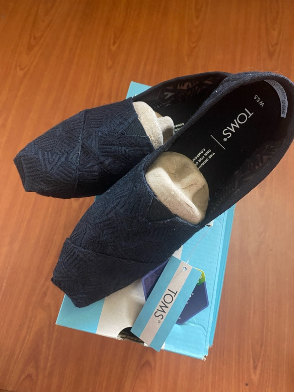 TOMS Black Geo Lace Embroidered Slip-Ons Size 5.5W